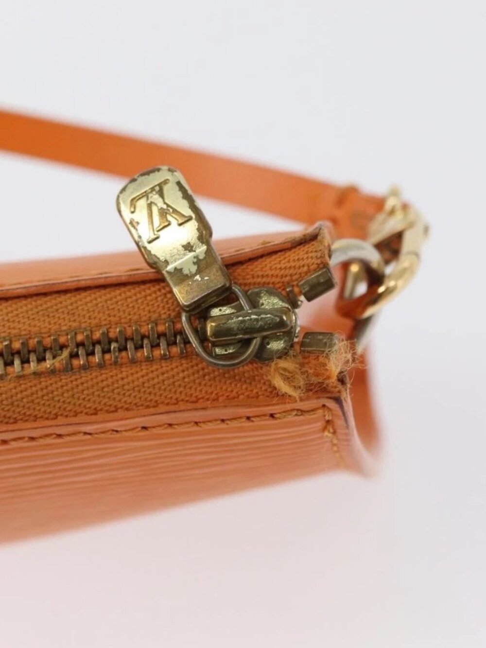 LOUIS VUITTON Epi Pochette Accessoires Pouch Orange Mandarin M5294H Auth 172673 - Picture 10 of 16
